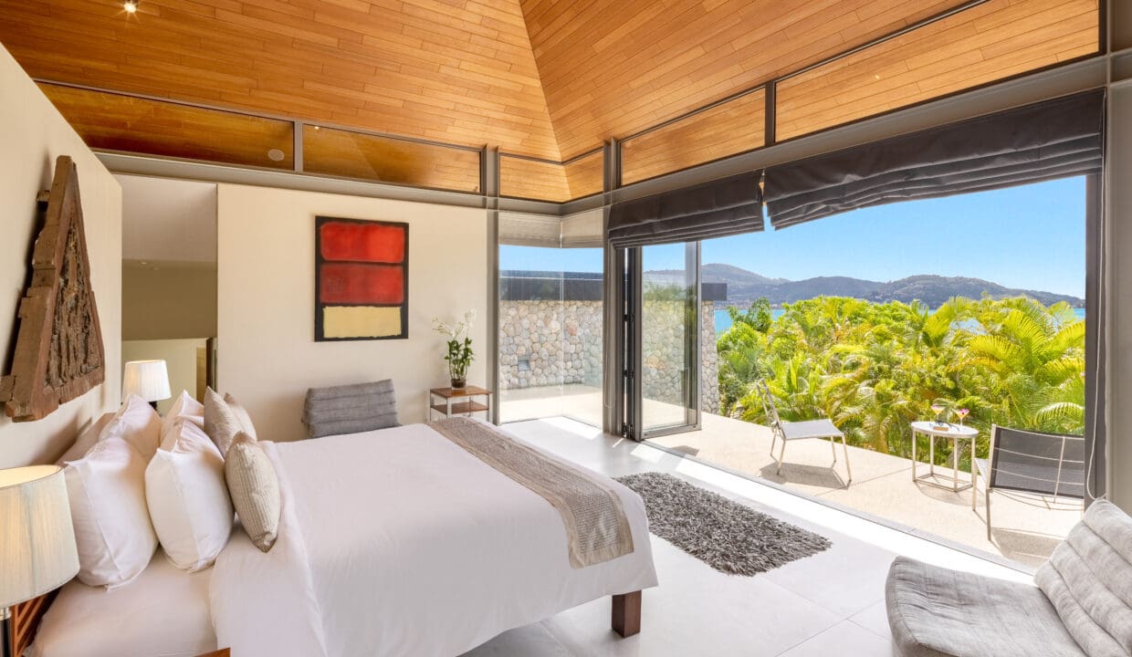 42 Villa Benyasiri - Master Bedroom